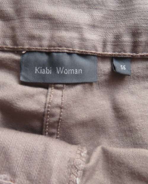 High quality KIABI WOMAN cotton stretch jeans in light brown size 56. Pockets back and sides.As new