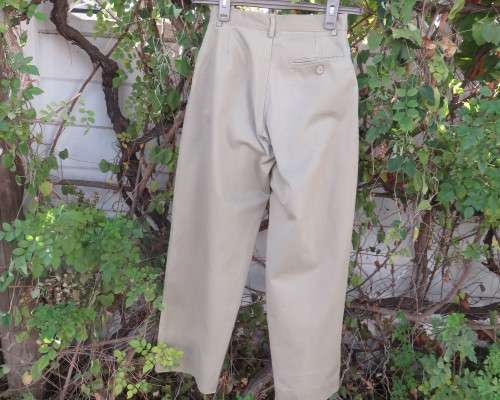 Boy`s 100% cotton moss green baggy pants for 9-10 yrs old by RADIO CLO.Company  U S .As new