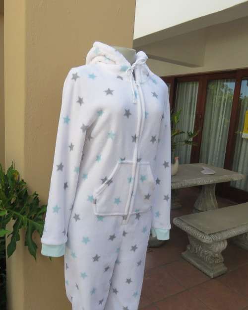 Warm and cost ladies hooded onesie pajamas in white with star pattern.Size 34 to 36.New condition.