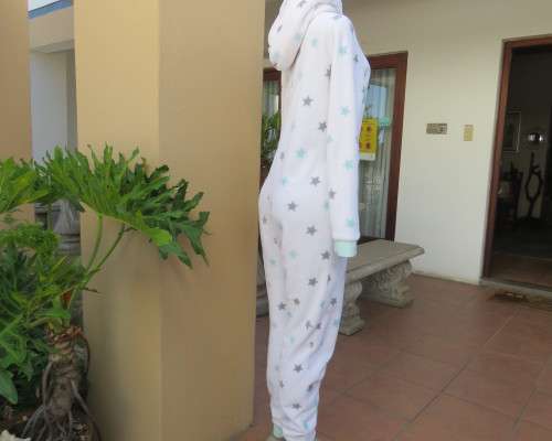 Warm and cost ladies hooded onesie pajamas in white with star pattern.Size 34 to 36.New condition.