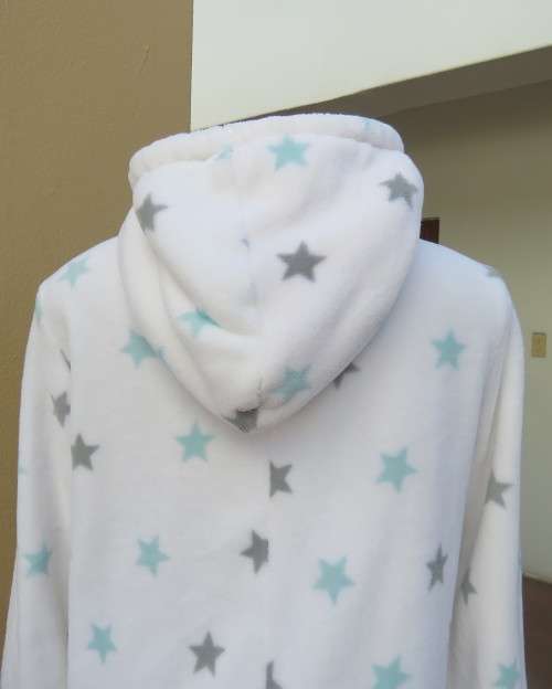 Warm and cost ladies hooded onesie pajamas in white with star pattern.Size 34 to 36.New condition.