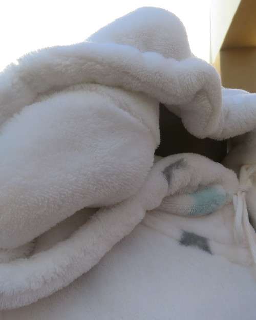 Warm and cost ladies hooded onesie pajamas in white with star pattern.Size 34 to 36.New condition.