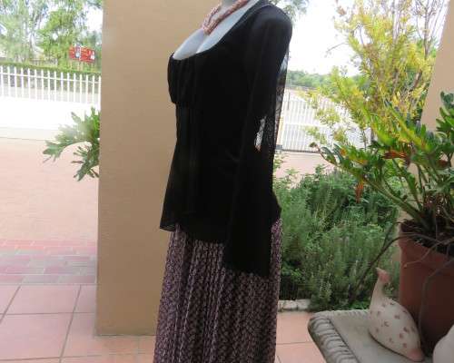 Sexy,smart soft draped black polyester empire long sleeve top size 36/12 by OASIS. As new.