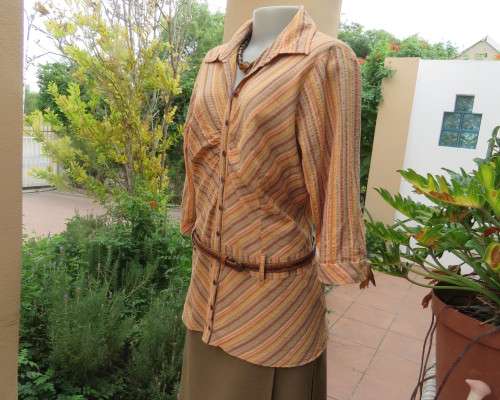 Unique long striped button down top in autumn colours and gold thread.By FOSHINI size 40/16.Hip band