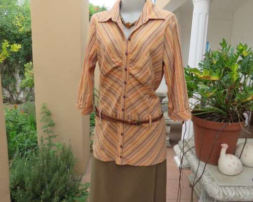 Unique long striped button down top in autumn colours and gold thread.By FOSHINI size 40/16.Hip band