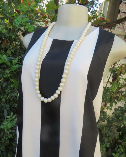 Flattering black/white wide vertical striped shift dress by OASIS size 38/14. Zip at back.As new.