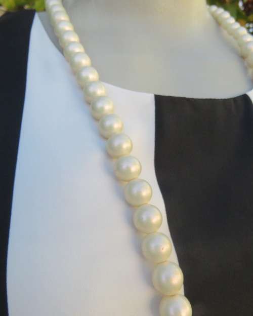 Flattering black/white wide vertical striped shift dress by OASIS size 38/14. Zip at back.As new.