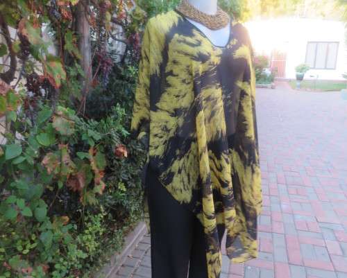 Stunning throw over top in black and mustard sheer polyester. Neckline edged with black satin.As new