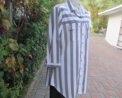 Fabulous extra long top/shirt in grey/white vertical stripes. Yoked. Elbow length sleeves.Size 40/16