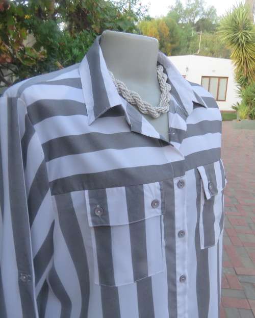 Fabulous extra long top/shirt in grey/white vertical stripes. Yoked. Elbow length sleeves.Size 40/16