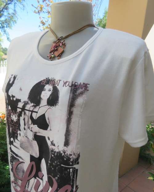 White short sleeve T Shirt by ATMOSPHERE size 38/14 in poly/viscose stretch.Logo BE WHAT YOU DARE.