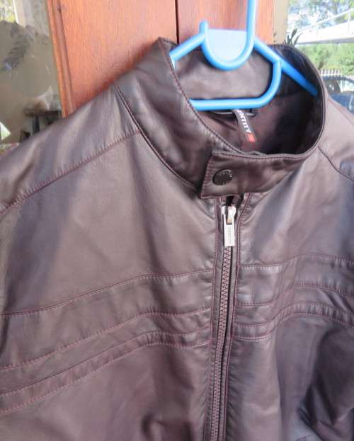 Men`s choc brown faux leather bikers zip-up jacket size MED.(105cm) by IDENTITY. New condition.
