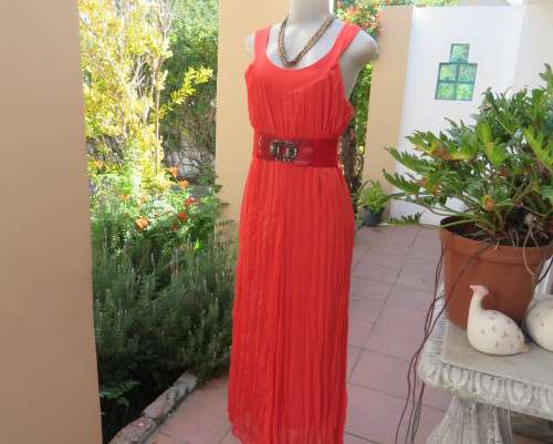 Stunning scarlet red long evening dress in sheer creased polyester with lining.Size 42/18 by OASIS.