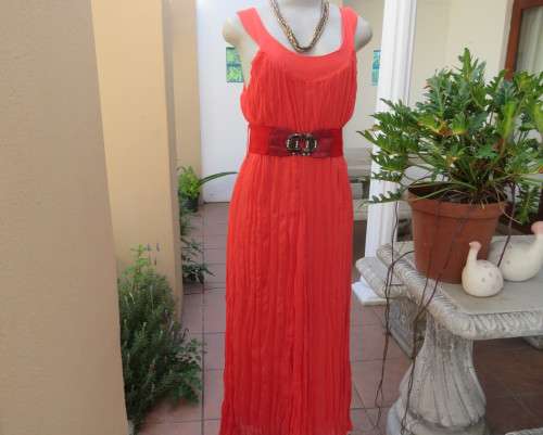 Stunning scarlet red long evening dress in sheer creased polyester with lining.Size 42/18 by OASIS.