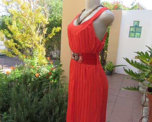 Stunning scarlet red long evening dress in sheer creased polyester with lining.Size 42/18 by OASIS.