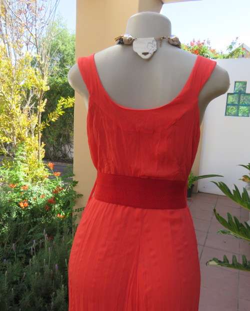 Stunning scarlet red long evening dress in sheer creased polyester with lining.Size 42/18 by OASIS.