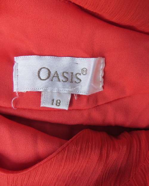 Stunning scarlet red long evening dress in sheer creased polyester with lining.Size 42/18 by OASIS.