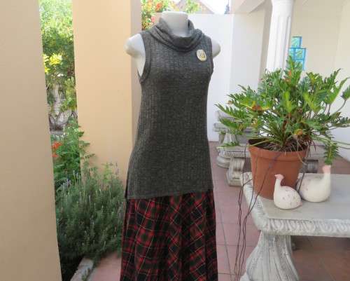Fabulous olive green poloneck long knitted top in viscose/poly stretch.Size 34 to 36.By COTTON ON.