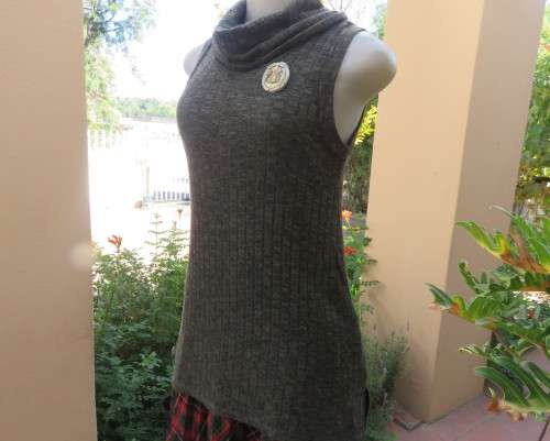 Fabulous olive green poloneck long knitted top in viscose/poly stretch.Size 34 to 36.By COTTON ON.