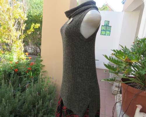 Fabulous olive green poloneck long knitted top in viscose/poly stretch.Size 34 to 36.By COTTON ON.