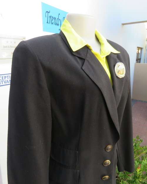 Elegant black long sleeve viscose/poly jacket size 36/12 by TRUWORTHS.Three dummy pockets.As new