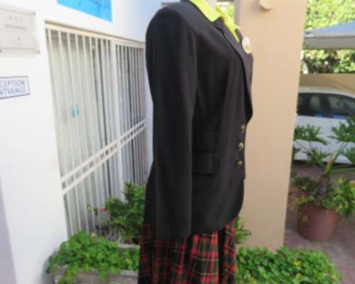 Elegant black long sleeve viscose/poly jacket size 36/12 by TRUWORTHS.Three dummy pockets.As new
