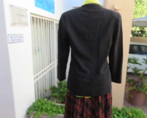 Elegant black long sleeve viscose/poly jacket size 36/12 by TRUWORTHS.Three dummy pockets.As new