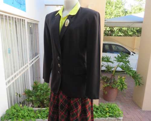 Elegant black long sleeve viscose/poly jacket size 36/12 by TRUWORTHS.Three dummy pockets.As new