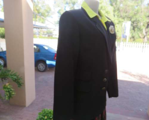 Elegant black long sleeve viscose/poly jacket size 36/12 by TRUWORTHS.Three dummy pockets.As new