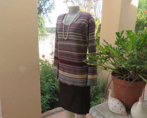 Smart long knitted pullover top in maroon,brown,cream and gold thread acrylic/polyester.Size 38/14.