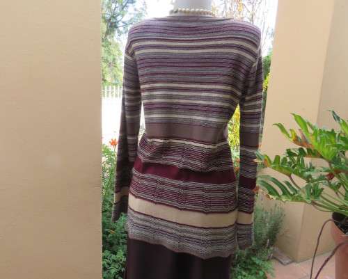 Smart long knitted pullover top in maroon,brown,cream and gold thread acrylic/polyester.Size 38/14.