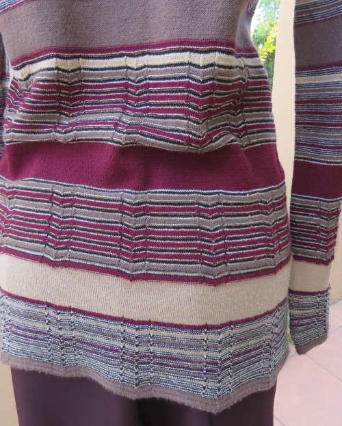 Smart long knitted pullover top in maroon,brown,cream and gold thread acrylic/polyester.Size 38/14.