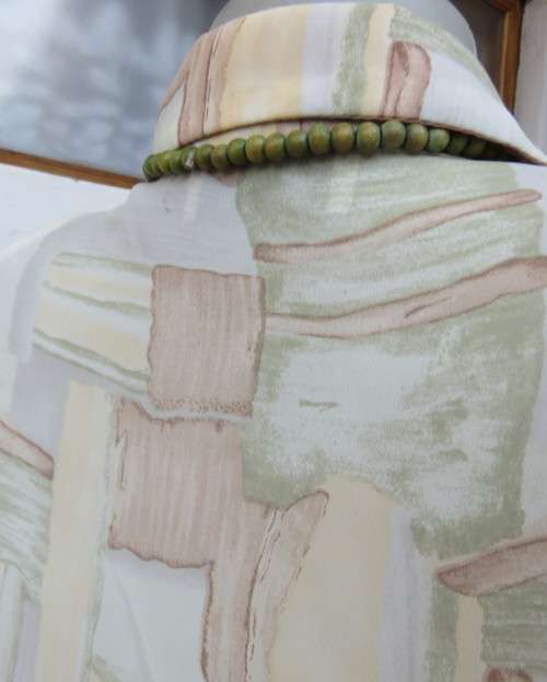 Tastefully graphic printed long sleeve top in soft colours.Button down with shirt collar.Size 36/12