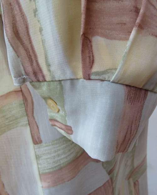 Tastefully graphic printed long sleeve top in soft colours.Button down with shirt collar.Size 36/12