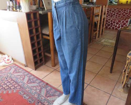 Vintage 80`s high waisted blue denim jeans with wide legs tappered.Size 38 to40.V yoke pleated front