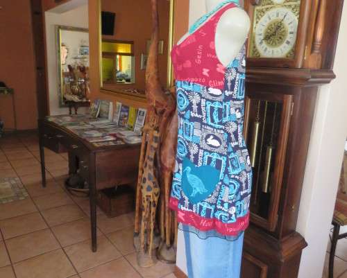 Delightful long navy top with maroon bust area. With Afrikaans logos and pictures.Size 34.As new