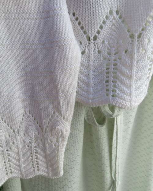 JENNY LEE long sleeve light cream cotton/acrylic knit cardigan with scalloped borders.Size 42/18