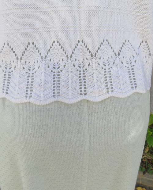 JENNY LEE long sleeve light cream cotton/acrylic knit cardigan with scalloped borders.Size 42/18