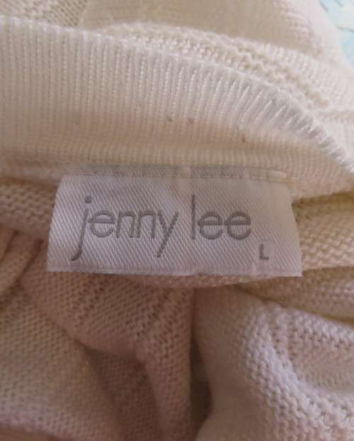 JENNY LEE long sleeve light cream cotton/acrylic knit cardigan with scalloped borders.Size 42/18