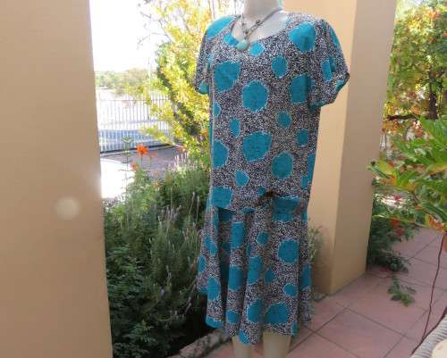 STUDIO-1 silky polyester black-white dropped waist vintage dress with jade flowers Size 36.