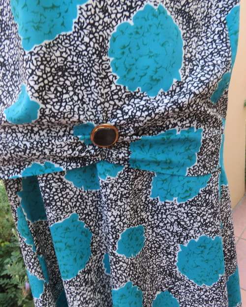 STUDIO-1 silky polyester black-white dropped waist vintage dress with jade flowers Size 36.