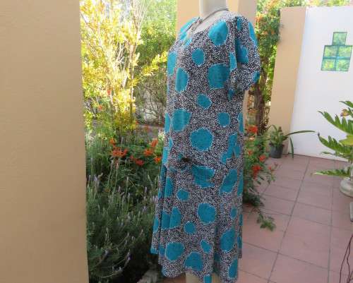 STUDIO-1 silky polyester black-white dropped waist vintage dress with jade flowers Size 36.