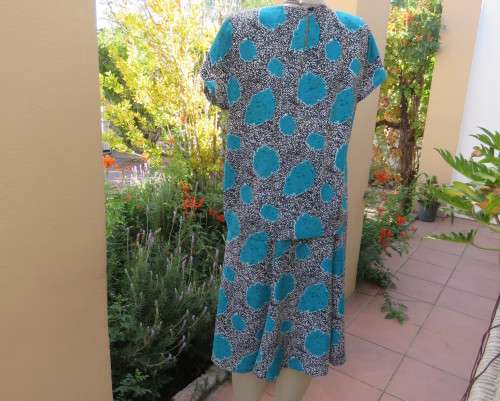 STUDIO-1 silky polyester black-white dropped waist vintage dress with jade flowers Size 36.