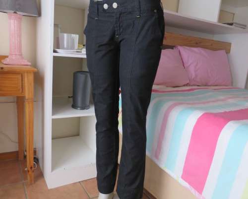 Sexy casual black low rise skinny leg stretch polycotton pants.By RT size 38/14.New condition.