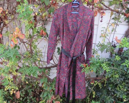 Handsome dark red/navy paisley patterned fold over long sleeve men`s night gown.Size S by SKIPPER