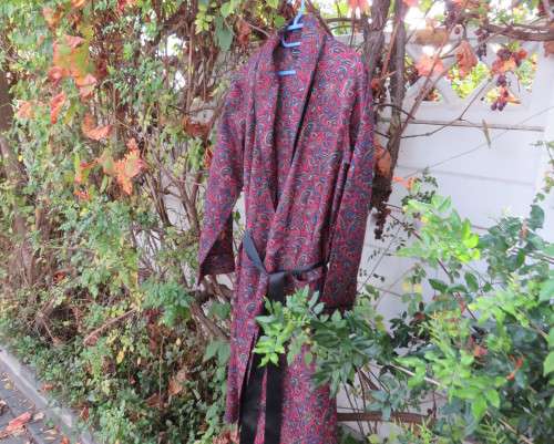 Handsome dark red/navy paisley patterned fold over long sleeve men`s night gown.Size S by SKIPPER