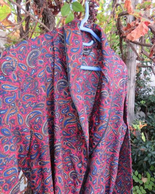 Handsome dark red/navy paisley patterned fold over long sleeve men`s night gown.Size S by SKIPPER