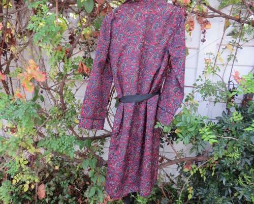 Handsome dark red/navy paisley patterned fold over long sleeve men`s night gown.Size S by SKIPPER