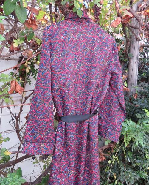 Handsome dark red/navy paisley patterned fold over long sleeve men`s night gown.Size S by SKIPPER