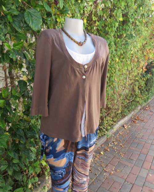 Casual med.brown slip over 100% cotton top with cream front inlay. Size 36/12. By WOOLWORTHS.